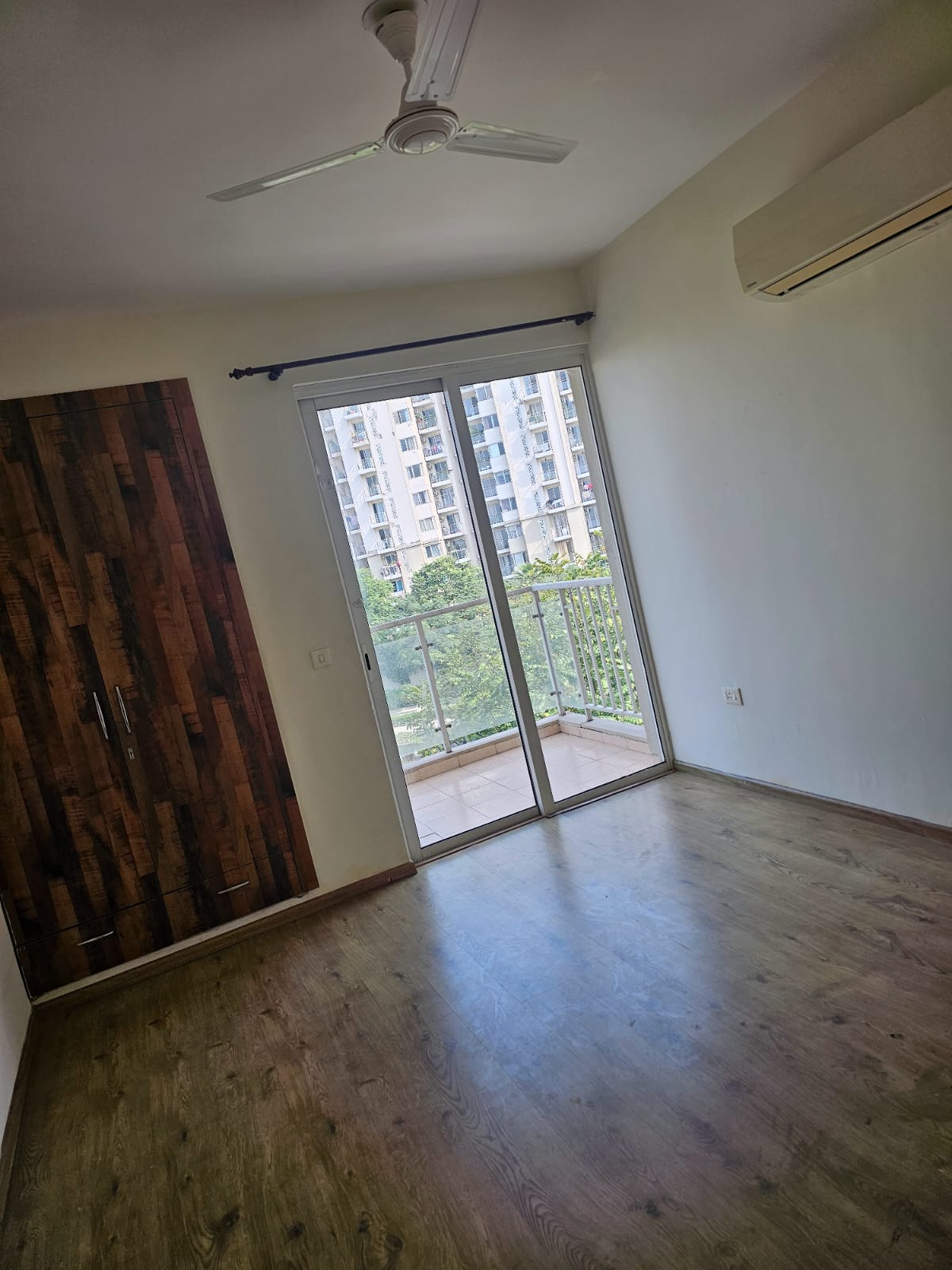 3 BHK + Servant Room Apartment For Rent in Experion The Heart Song