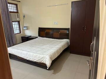 Bedroom in 2 BHK Builder Floor at Sector 31 – for Rent