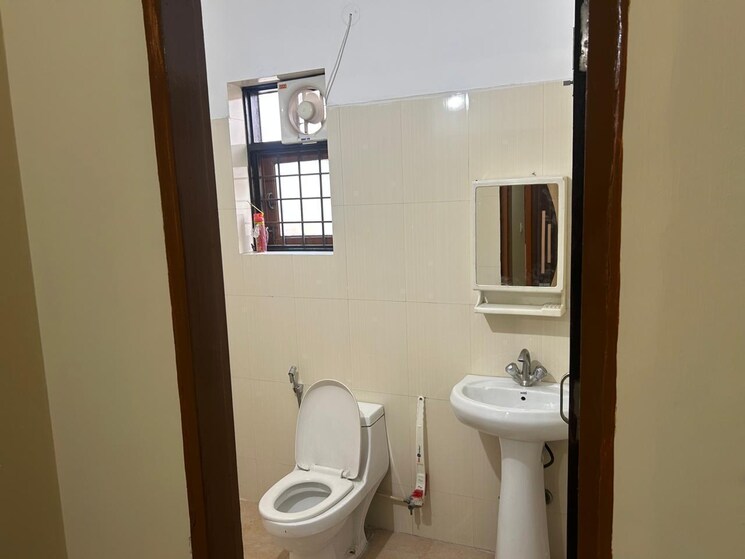 Bathroom, sector 31 2 Bedroom 1000 Sq.Ft. Builder Floor In Sector 31 Gurgaon 8635204