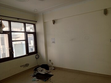 Room in 3 BHK Apartment at HBH Galaxy Apartments, Sector 43 – for Rent
