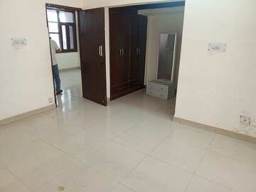 Room in 3 BHK Apartment at HBH Galaxy Apartments, Sector 43 – for Rent