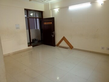 Room in 3 BHK Apartment at HBH Galaxy Apartments, Sector 43 – for Rent