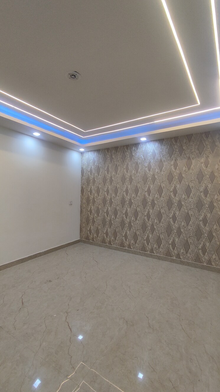 Bedroom, sector 73 3 Bedroom 1350 Sq.Ft. Builder Floor In Sector 73 Noida 8635243