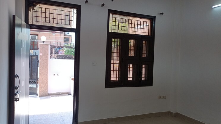 Room, vaishali sector 5 3 Bedroom 1250 Sq.Ft. Builder Floor In Vaishali Sector 5 Ghaziabad 8635221