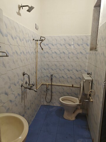 Bathroom in 1 BHK Apartment at Seawoods Sector 42 – for Rent