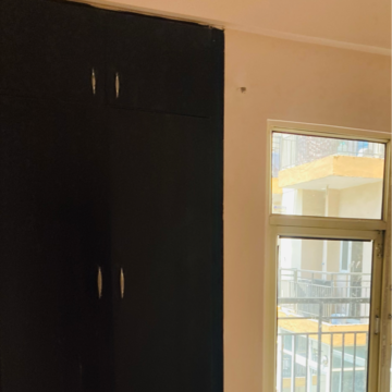 Room in 3 BHK Apartment at Gardenia Golf City, Noida Central – for Rent