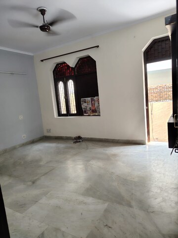 Room in 2 BHK Builder Floor at Sector 23a – for Rent