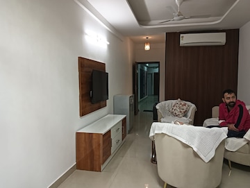 Team Area in 2 BHK Apartment at Suncity Avenue 76, Sector 76 – for Rent