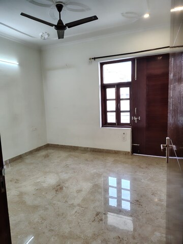 Room in 2 BHK Builder Floor at Sector 22 – for Rent