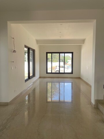 Room in 4 BHK Villa at Adarsh Palm Acres, Huttanahalli – for Sale
