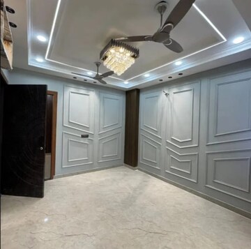 Kitchen in 3.5 BHK Builder Floor at Sector 28 – for Sale