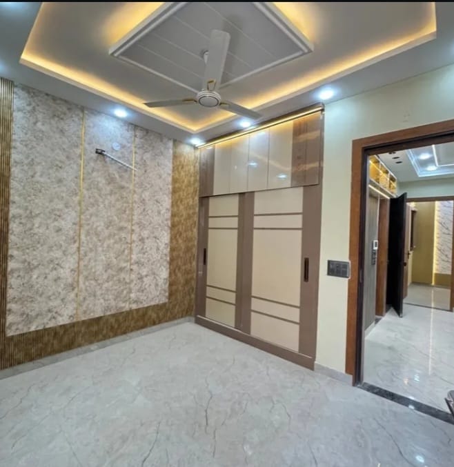 3.5 BHK + Pooja Room,Servant Room,Study Room Builder Floor For Sale in Bulder Floor 