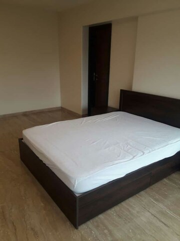 Bedroom in 2.5 BHK Apartment at Mirchandani Triton, Santacruz West – for Rent