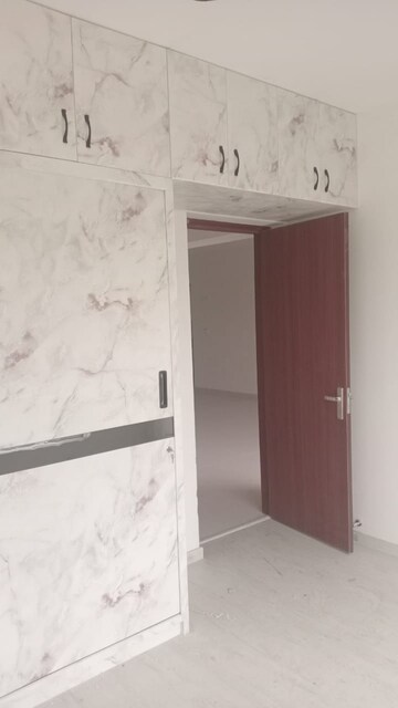2 BHK Apartment For Rent in ROF Aalayas, Sector 102