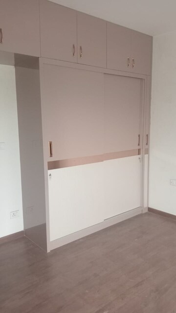 Room in 2 BHK Apartment at ROF Aalayas, Sector 102 – for Rent