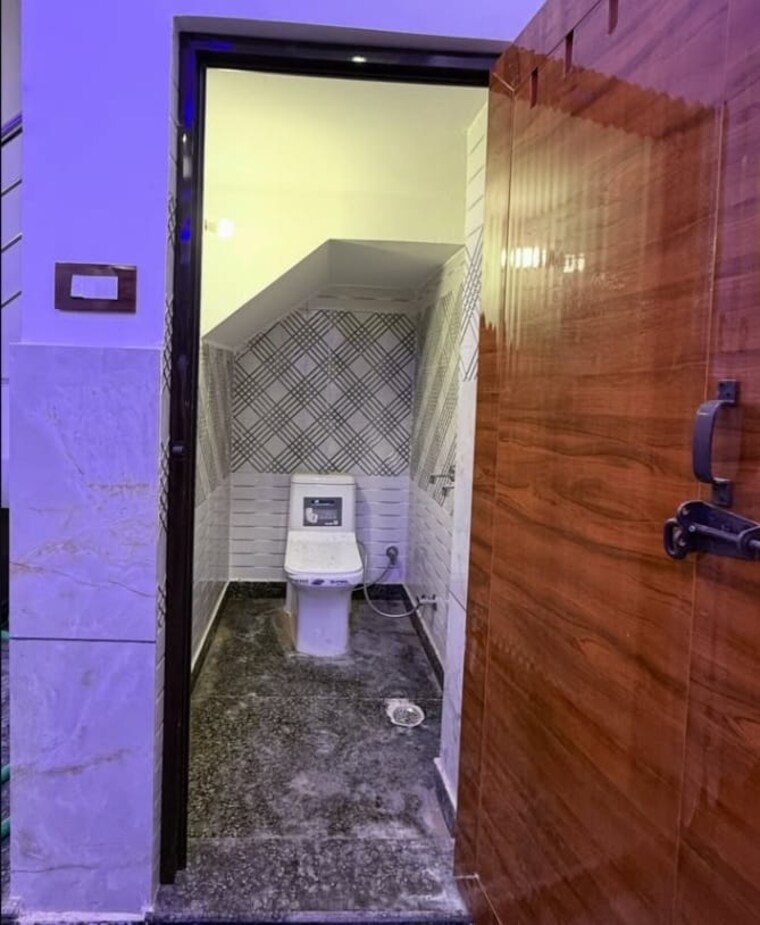 Bathroom, sector 29 2 Bedroom 1350 Sq.Ft. Builder Floor In Sector 29 Faridabad 8635432