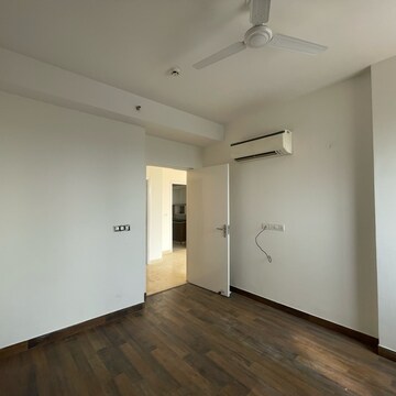 Room in 3 BHK Apartment at Conscient Heritage Max, Sector 102 – for Rent