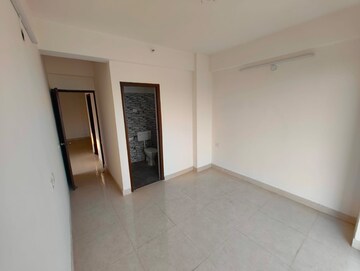 Room in 2.5 BHK Apartment at Signature Global The Millennia, Sector 37d – for Rent