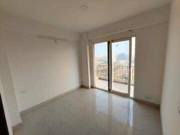 Room in 2.5 BHK Apartment at Signature Global The Millennia, Sector 37d – for Rent