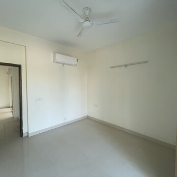 Room in 3 BHK Builder Floor at BPTP Amstoria, Sector 102 – for Rent