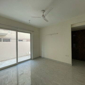 Room in 3 BHK Builder Floor at BPTP Amstoria, Sector 102 – for Rent