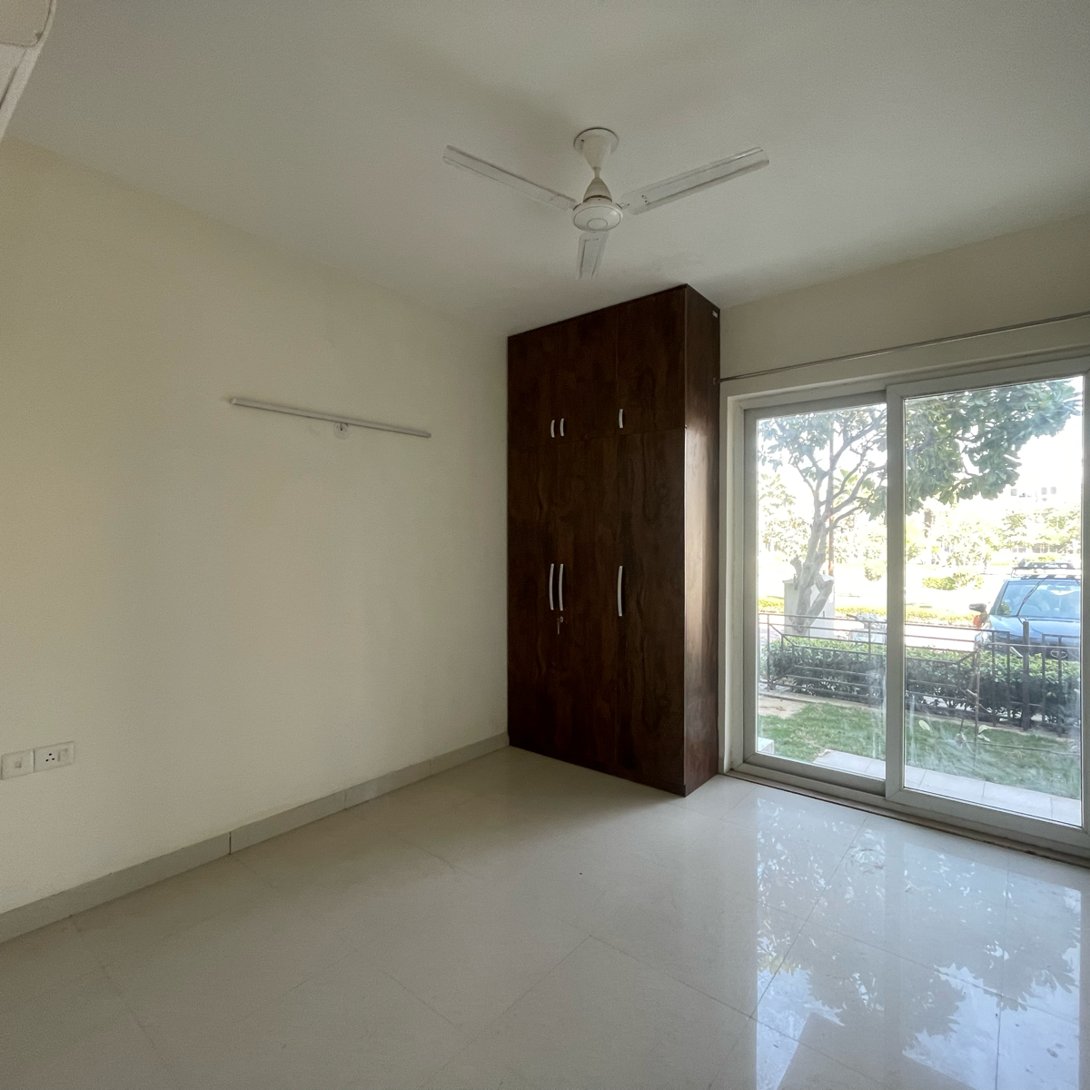 3 BHK + Servant Room,Extra Room Builder Floor For Rent in BPTP Amstoria