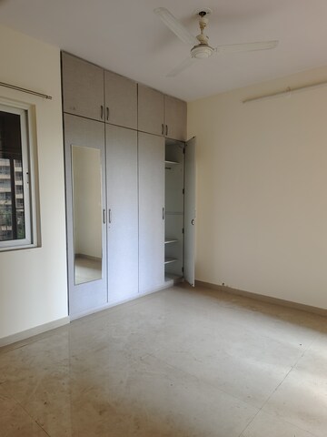 Room in 2 BHK Apartment at Dosti Group Imperia, Manpada – for Rent