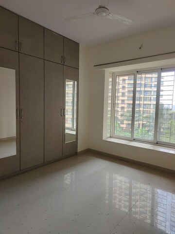 Room in 2 BHK Apartment at Dosti Group Imperia, Manpada – for Rent