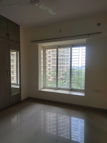 Room in 2 BHK Apartment at Dosti Group Imperia, Manpada – for Rent