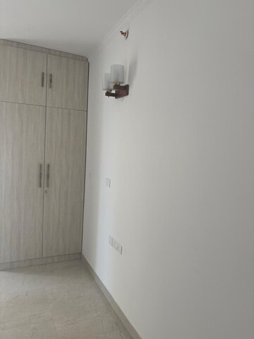 Room in 2.5 BHK Apartment at Jaypee Greens Star Court, Jaypee Greens – for Sale