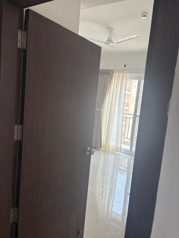 Building Lobby in 2.5 BHK Apartment at Jaypee Greens Star Court, Jaypee Greens – for Sale