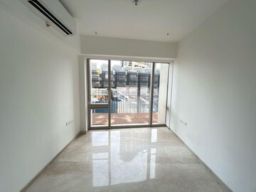 Room in 4 BHK Apartment at Lodha Trump Tower, Worli – for Rent