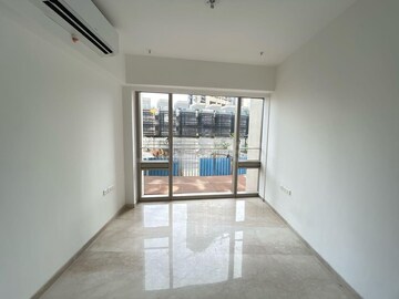 Room in 4 BHK Apartment at Lodha Trump Tower, Worli – for Rent