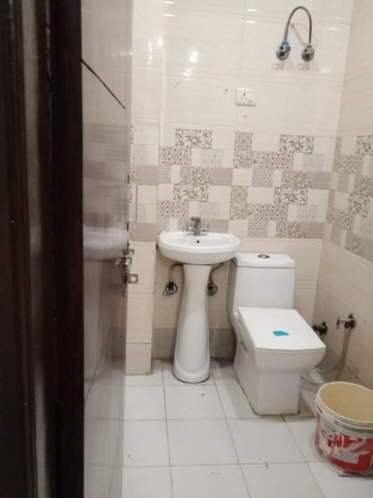 Bathroom, vasundhara sector 5 2 Bedroom 650 Sq.Ft. Builder Floor In Vasundhara Sector 5 Ghaziabad 8635650