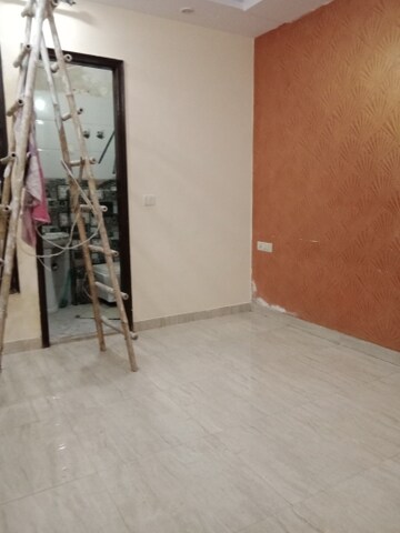 Room in 2 BHK Builder Floor at Vasundhara Sector 5 – for Sale