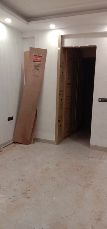 Building Lobby in 3 BHK Builder Floor at Kavi Nagar – for Sale