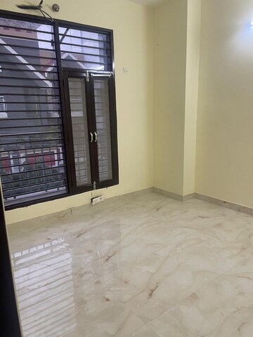 Room in 3 BHK Builder Floor at Sector 28 – for Rent