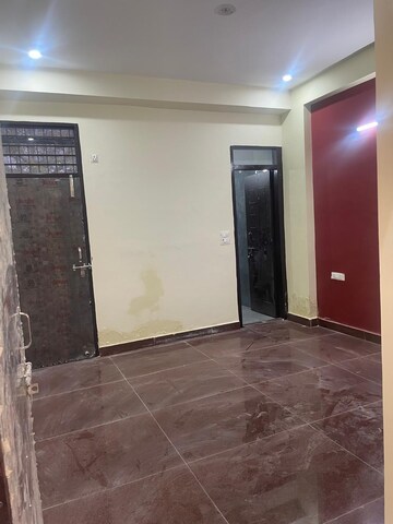 Room in 3 BHK Builder Floor at Sector 28 – for Rent