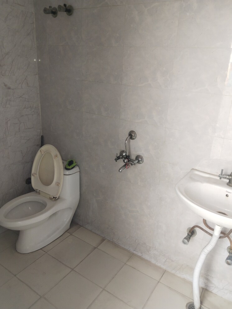 Bathroom, sector 56 1 RK 850 Sq.Ft. Independent House In Sector 56 Noida 8635673