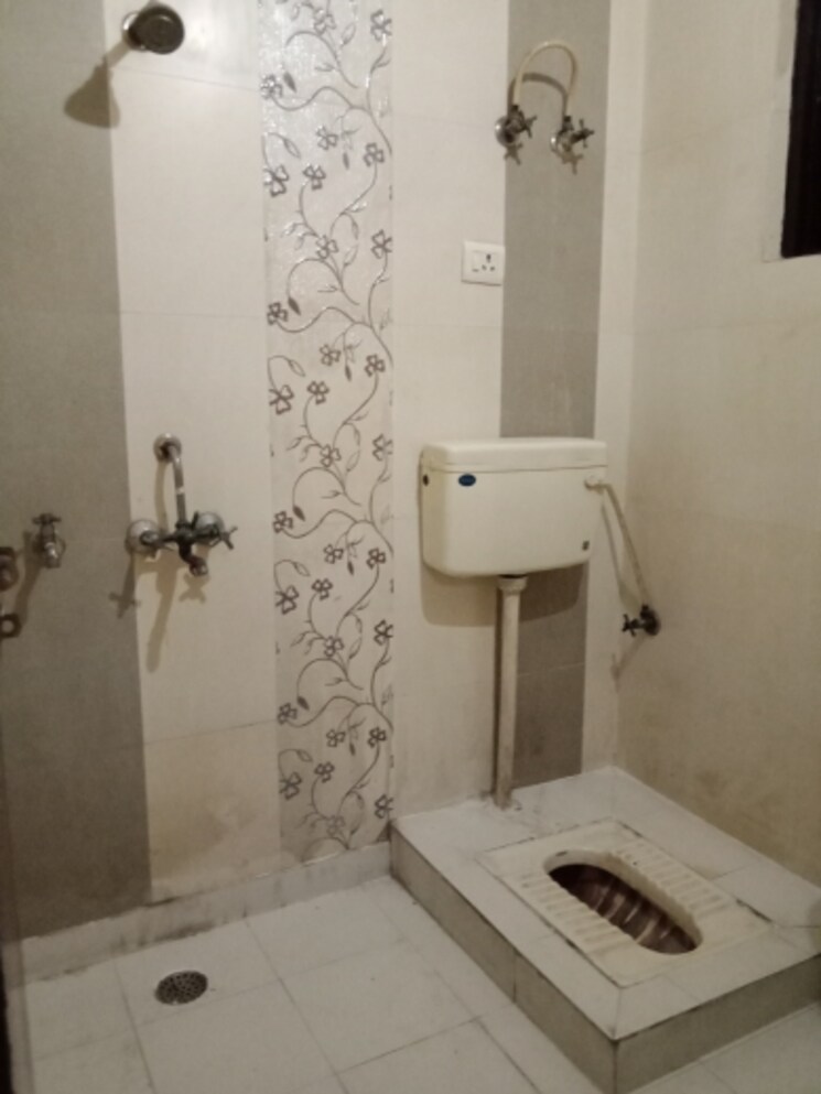 Bathroom, vasundhara sector 3 2 Bedroom 65 Sq.Mt. Builder Floor In Vasundhara Sector 3 Ghaziabad 8635709