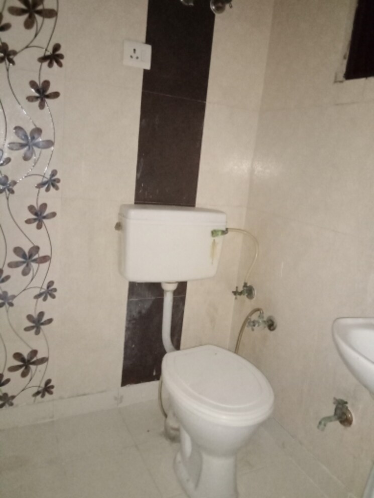 Bathroom, vasundhara sector 3 2 Bedroom 65 Sq.Mt. Builder Floor In Vasundhara Sector 3 Ghaziabad 8635709