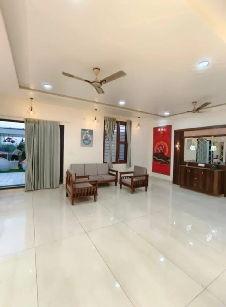 Living Room, sector 33 5 Bedroom 4500 Sq.Ft. Builder Floor In Sector 33 Faridabad 8635705