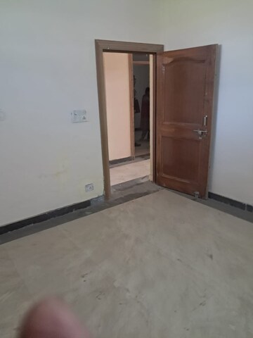 Room in 2 BHK Apartment at Jaypee Greens Star Court, Jaypee Greens – for Rent