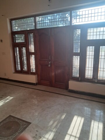 Room in 2 BHK Apartment at Jaypee Greens Star Court, Jaypee Greens – for Rent