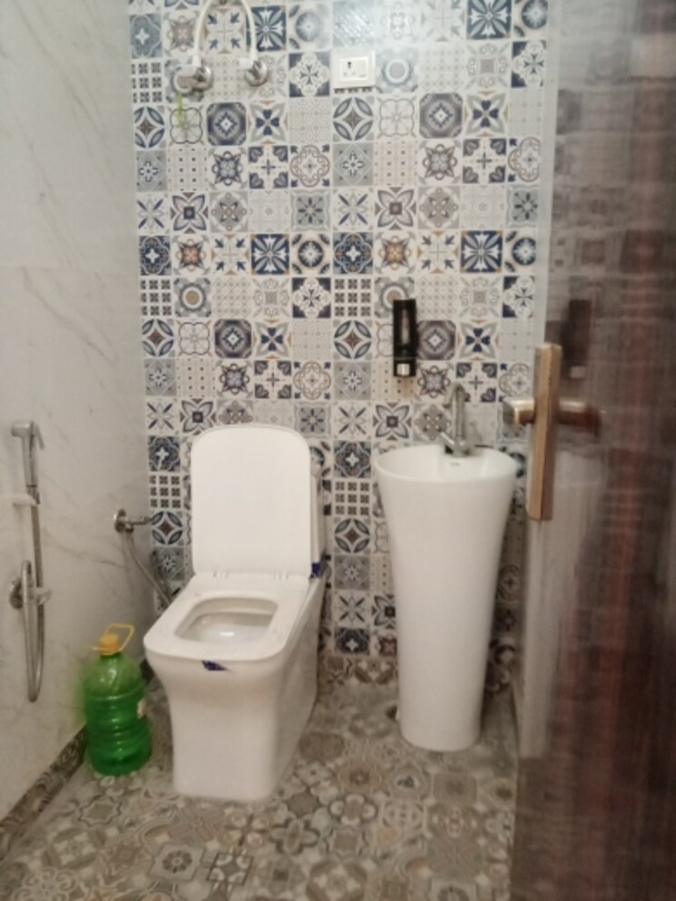 Bathroom, vasundhara sector 1 2 Bedroom 850 Sq.Ft. Builder Floor In Vasundhara Sector 1 Ghaziabad 8635751