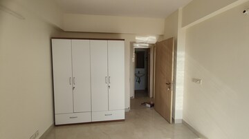 Room in 3.5 BHK Apartment at DLF Express Greens, Manesar Sector 1a – for Rent