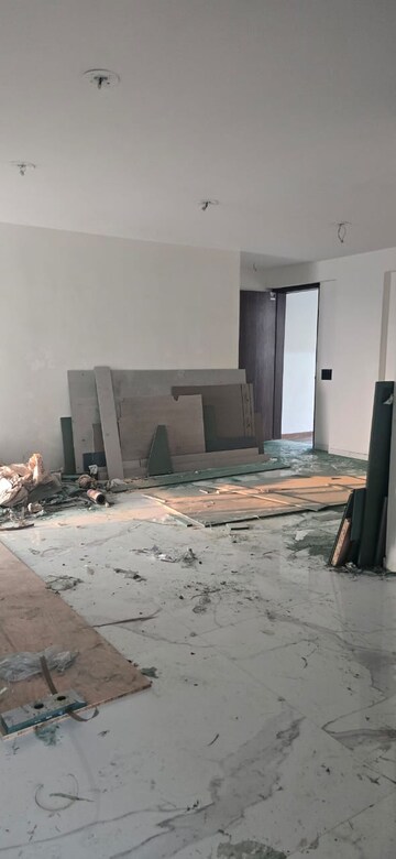 Room in 4 BHK Apartment at Shiv Sai Emerald Heights, Sector 88 – for Rent