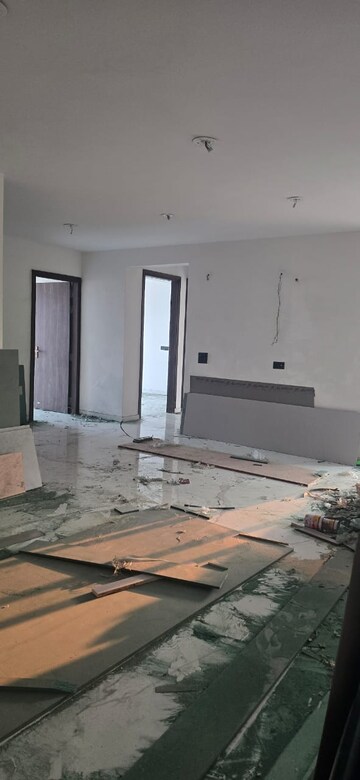 Room in 4 BHK Apartment at Shiv Sai Emerald Heights, Sector 88 – for Rent