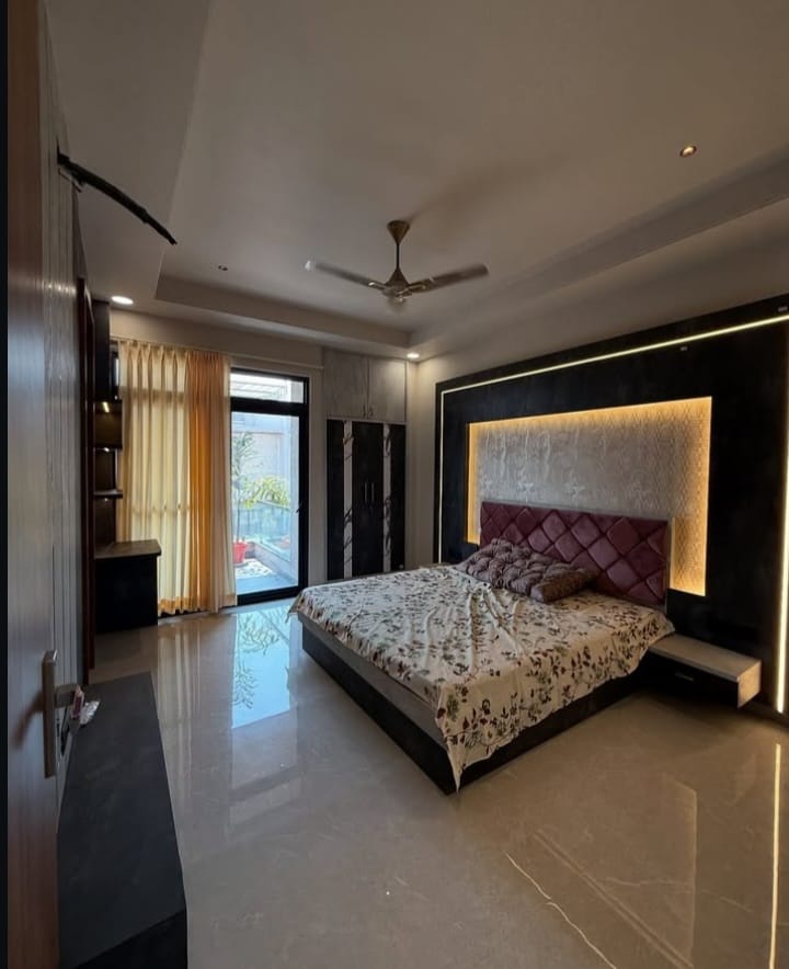 5 BHK + Pooja Room,Servant Room,Study Room Builder Floor For Sale in Bulder Floor 