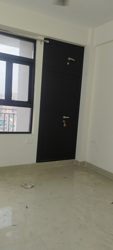 Room in 3 BHK Apartment at Amolik Sankalp, Sector 85 – for Rent